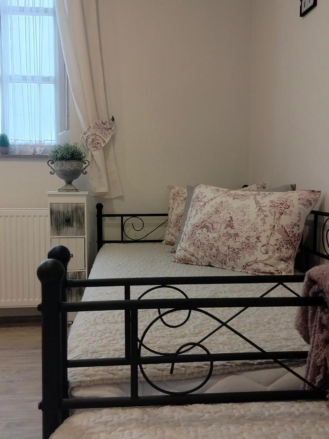 Ezuest Boroka Apartman Эгер Экстерьер фото